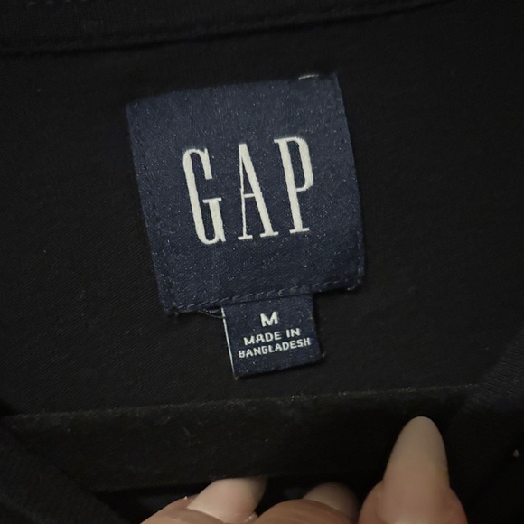 GAP Women's Black Eyelet Sleeve Tee - Picture 2 of 3